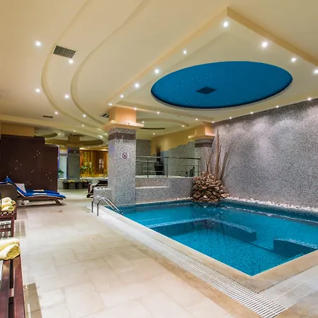 亚历山德罗帕丽斯酒店 度假村