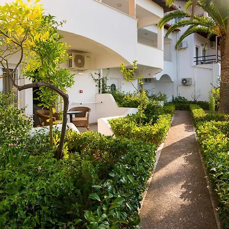 亚历山德罗帕丽斯酒店 度假村