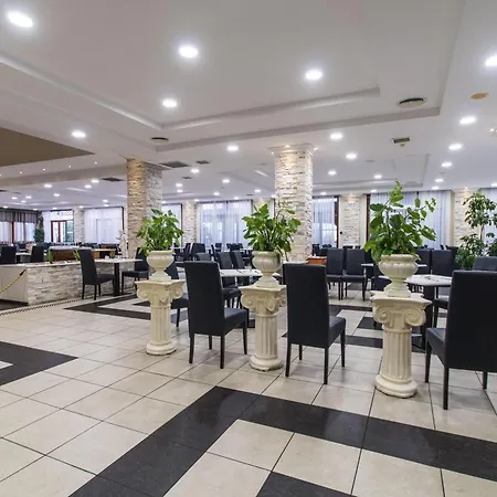 Alexandros Palace أُرانّوبولي