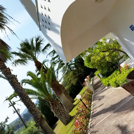 亚历山德罗帕丽斯酒店 度假村 5*